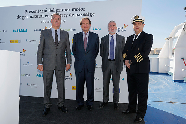 Adolfo Utor, the Chair of Baleària, Sixte Cambra, the President of the Port of Barcelona, Daniel López Jordà, the General Manager of Retail Businesses at Gas Natural Fenosa, next to the captain of the ferry Abel Matutes.
