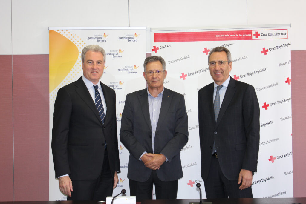 The General Manager of Communication and Institutional Relations of GAS NATURAL FENOSA, Jordi Garcia Tabernero, the President of the Spanish Red Cross, Javier Senent and the General Manager of the Gas Natural Fenosa Foundation, Martí Solà at the signing ceremony that took place today.