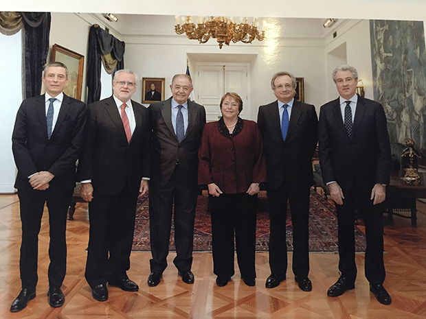 From left to right: Antonio Gallart, General Manager of CGE; Máximo Pacheco, Energy Minister of Chile; Salvador Gabarró, Chairman of GAS NATURAL FENOSA; Michelle Bachelet, President of Chile; Rafael Villaseca, Managing Director of GAS NATURAL FENOSA and Chairman of CGE; and Jordi Garcia Tabernero, General Manager of Communication and the Chairman’s Office of GAS NATURAL FENOSA.